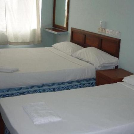J &J Hotel Kota Kinabalu Esterno foto