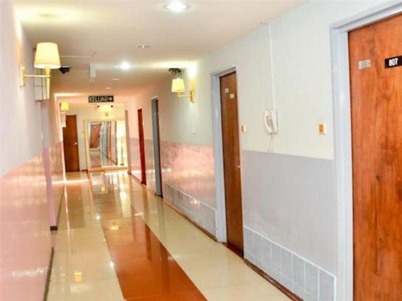 J &J Hotel Kota Kinabalu Esterno foto