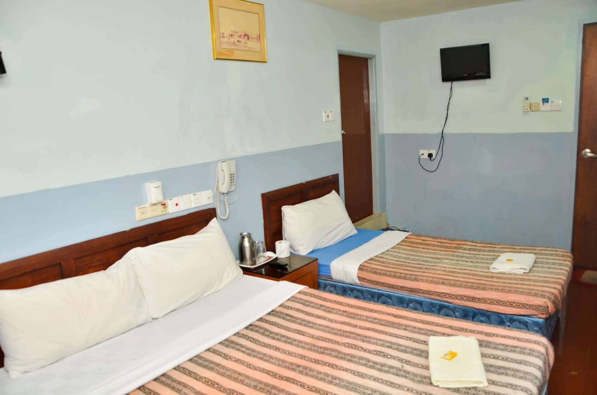 J &J Hotel Kota Kinabalu Esterno foto