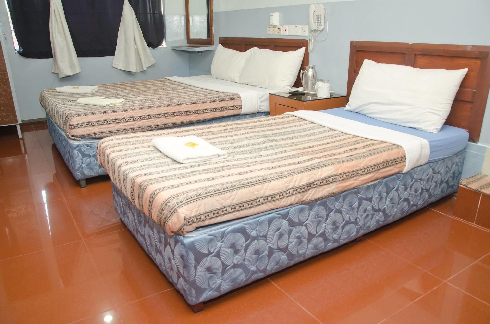 J &J Hotel Kota Kinabalu Esterno foto