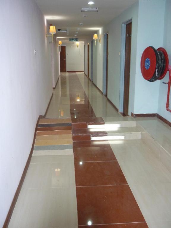 J &J Hotel Kota Kinabalu Esterno foto