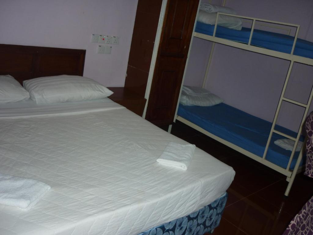 J &J Hotel Kota Kinabalu Esterno foto