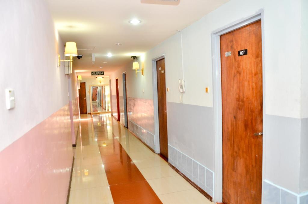 J &J Hotel Kota Kinabalu Esterno foto