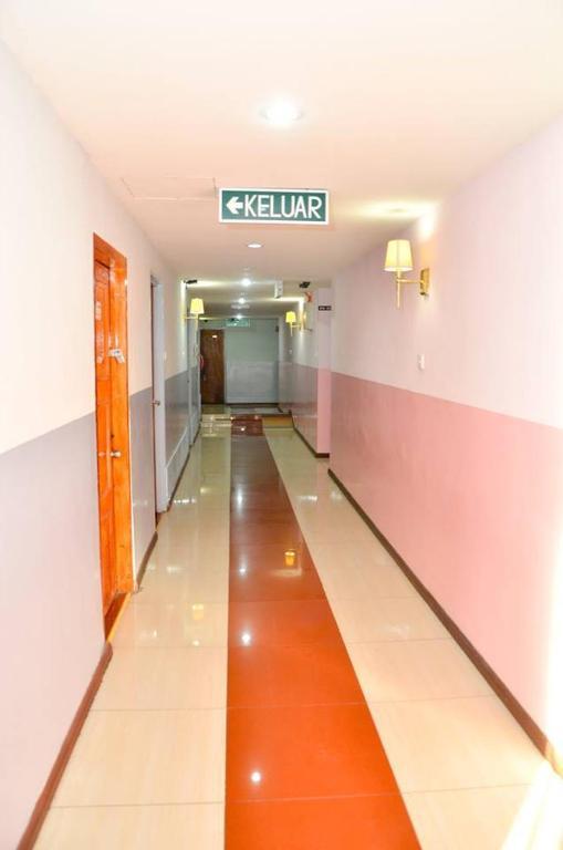 J &J Hotel Kota Kinabalu Esterno foto