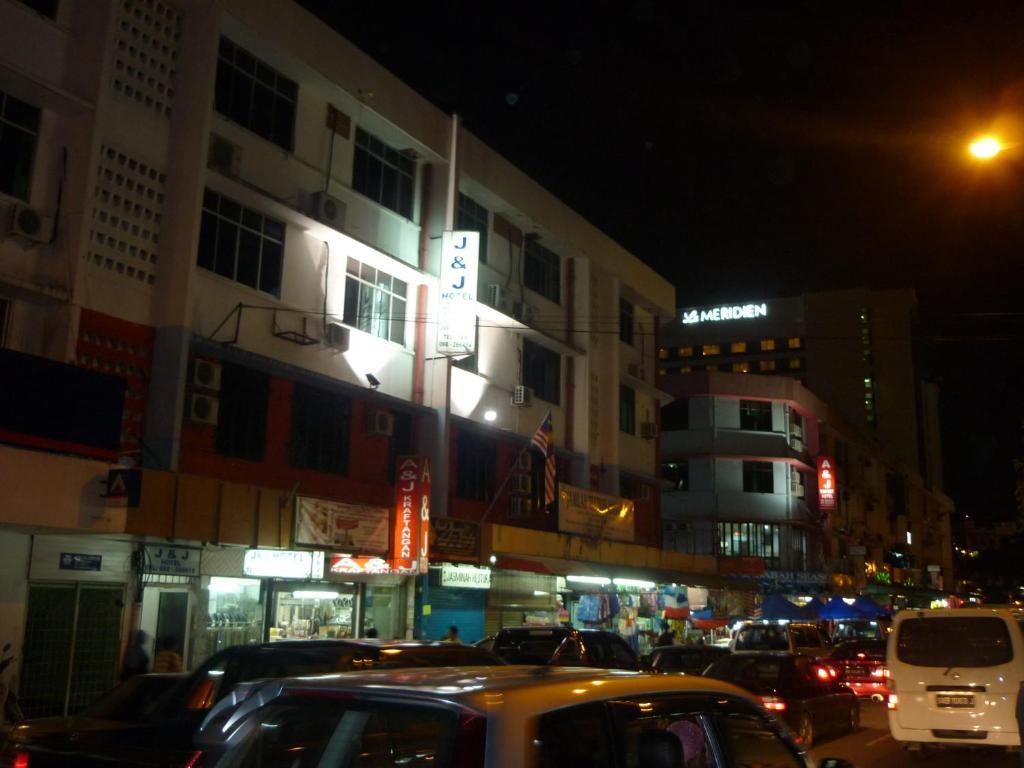 J &J Hotel Kota Kinabalu Esterno foto