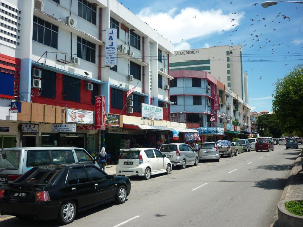J &J Hotel Kota Kinabalu Esterno foto